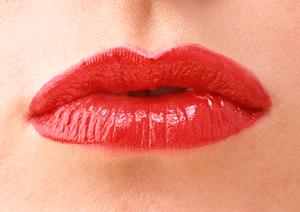 亀戸駅から徒歩すぐの、人気美容室系列店