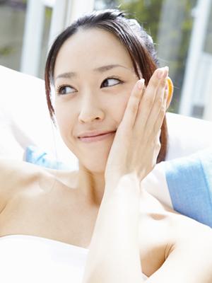 多摩市美容外科でしわ治療を検討　